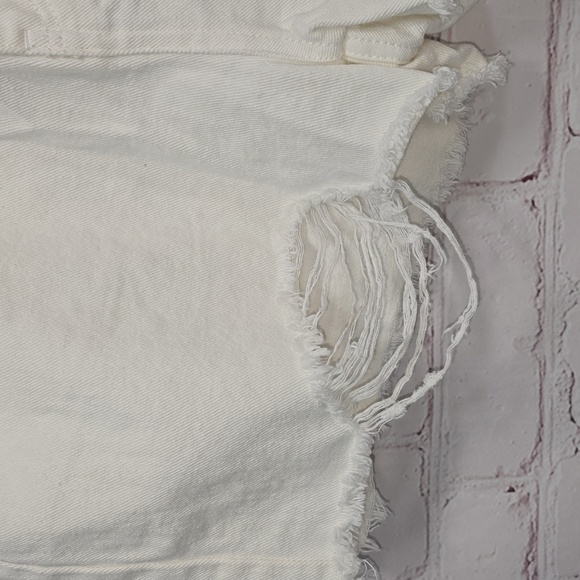 Misguided Extreme Rip Hem High Waisted Distressed White Shorts Women Size 12 - Picture 3 of 13